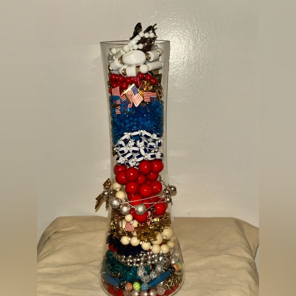 God Bless America! Mystery vase full of vintage Jewlery! Treasure Hunt and Decor - Picture 4 of 6